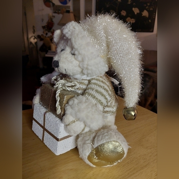 Vintage* Rare 80s White Christmas Gift-Giving Sitting Teddy Bear. - Picture 5 of 7